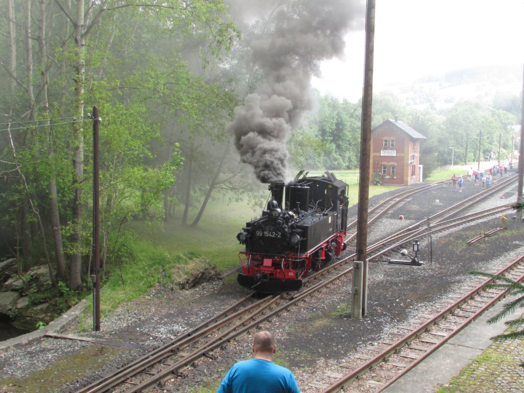 99 1542-2 beim Umsetzen an ihren Zug in Steinbach am 13.Juli.2013