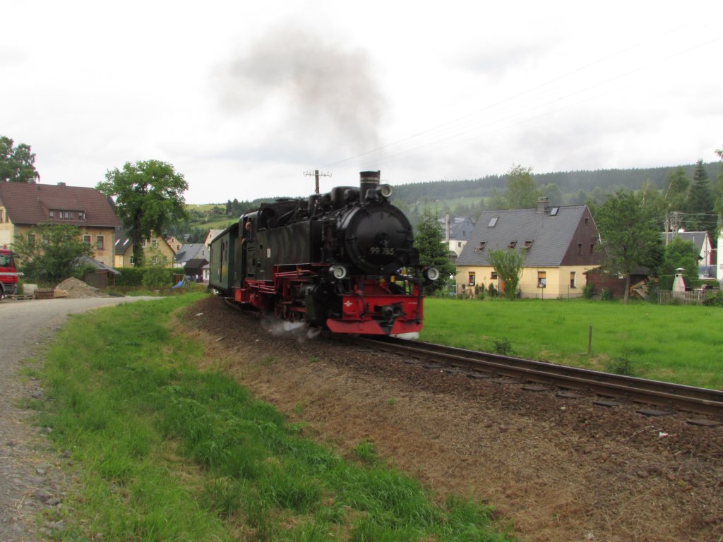 99 785 bei der Ausfahrt mit P 1011 aus Neudorf am 14.Juli.2013