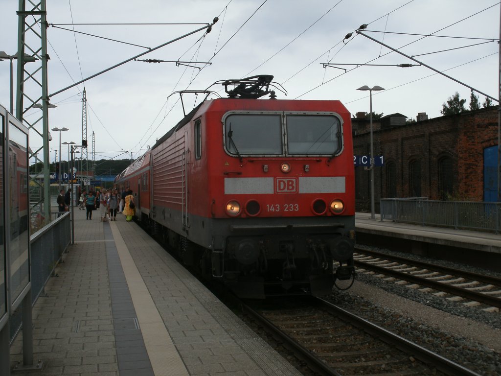 Die gute  alte  Lady war,am 01.August 2013,in Bergen/Rgen mit dem RE 13010 Sassnitz-Rostock.