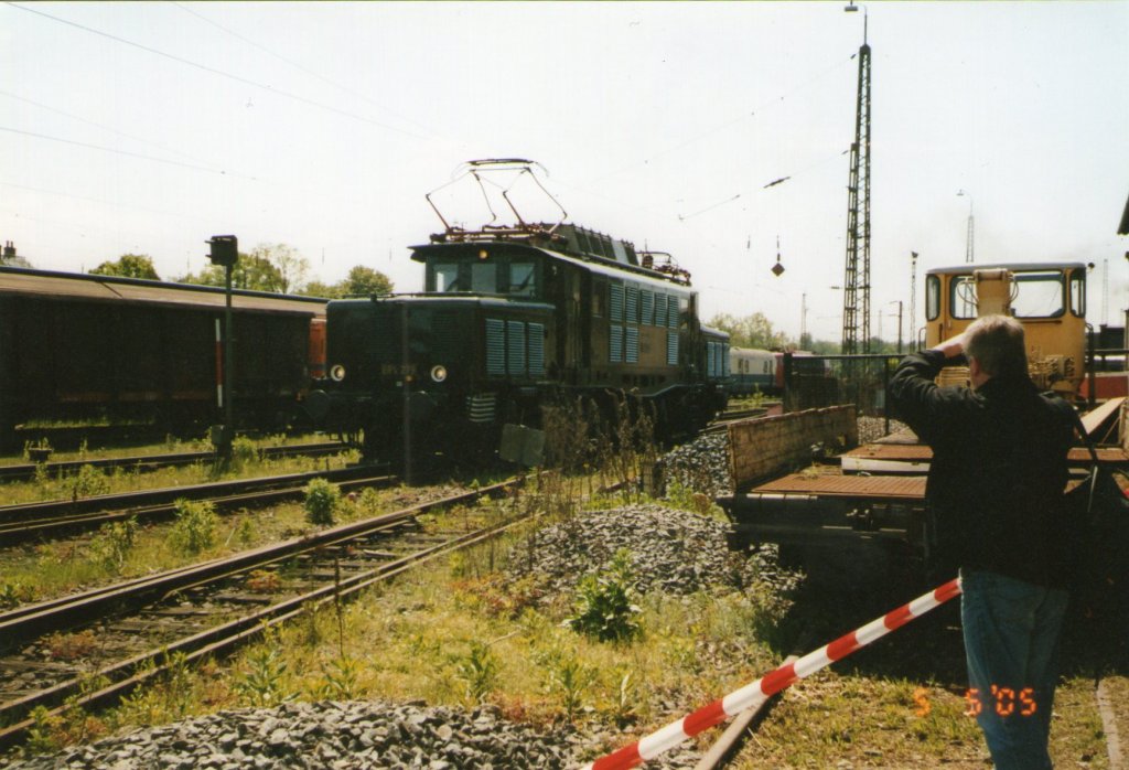 E94 279 war bei den Bahnwelttagen 2005 zu Gast in Kranichstein(Gescannt)