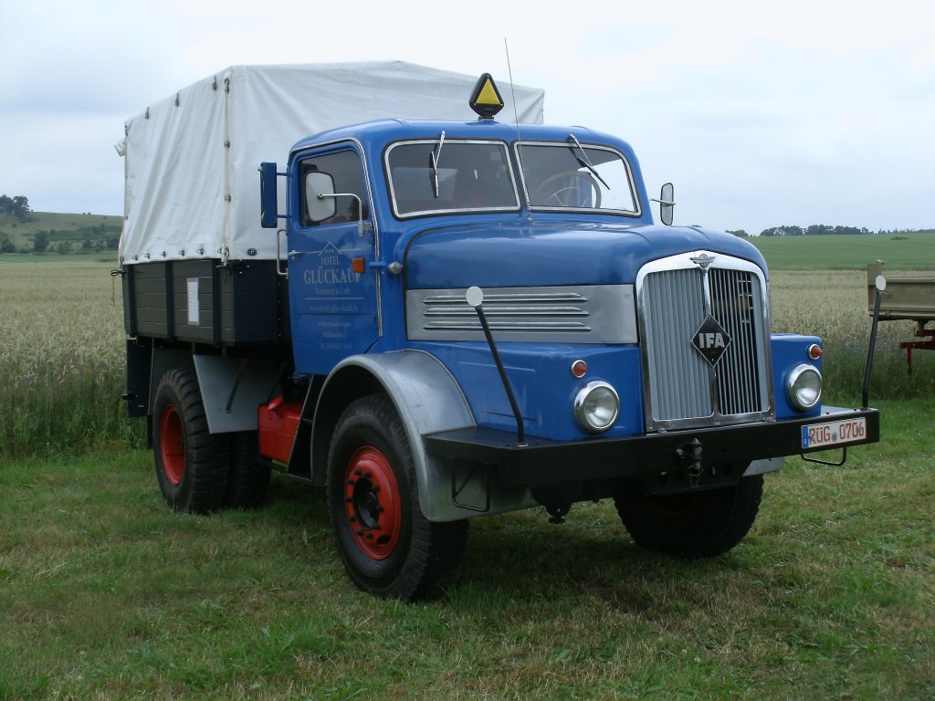 Ebenfalls aus der DDR Produktion stammt dieser historische LKW,der ebenfalls am 29.Juni 2013,in Mariendorf zusehen war.