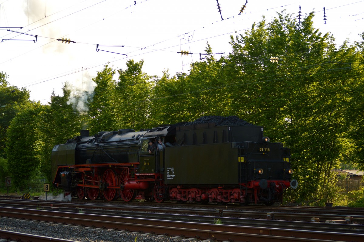 01 118 (HEF) beim rangieren in Darmstadt Kranichstein am 17.05.2015