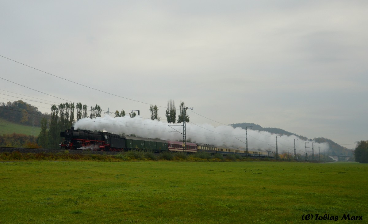 01 150 mit dem Rheingold-Sonderzug kurz vor Eisenach am 17.10.2015. Am Zugschluss hing 182 529-8.
