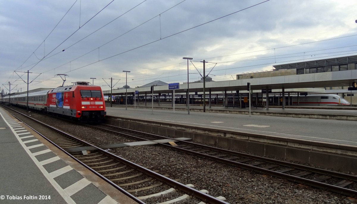 101-100 steht mit einem InterCity in Hannover Hbf.
Aufgenommen im Mrz 2014.