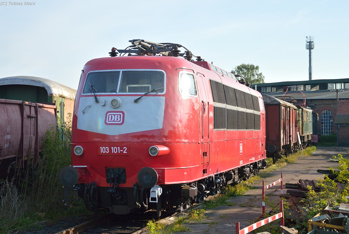 103 101-2 beim morgendlichen Sonnenbad am 06.05.2016 im Eisenbahnmuseum Darmstadt-Kranichstein.