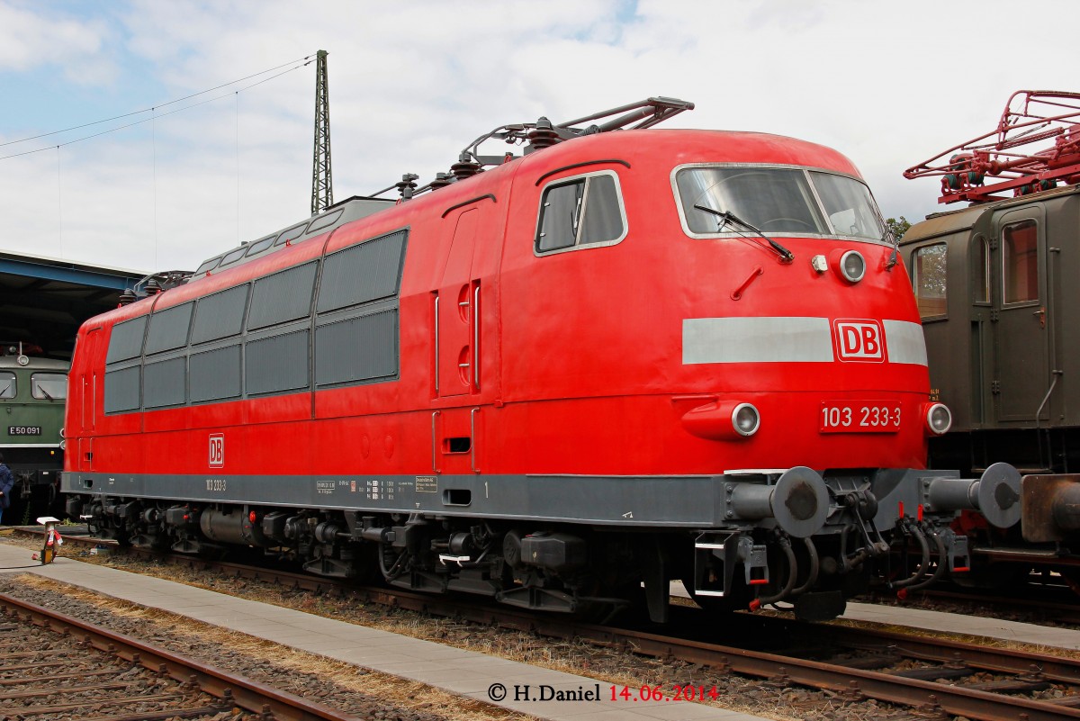 103 233-3 wurde am 14.06.2014 im DB Museum Koblenz Lützel präsentiert.