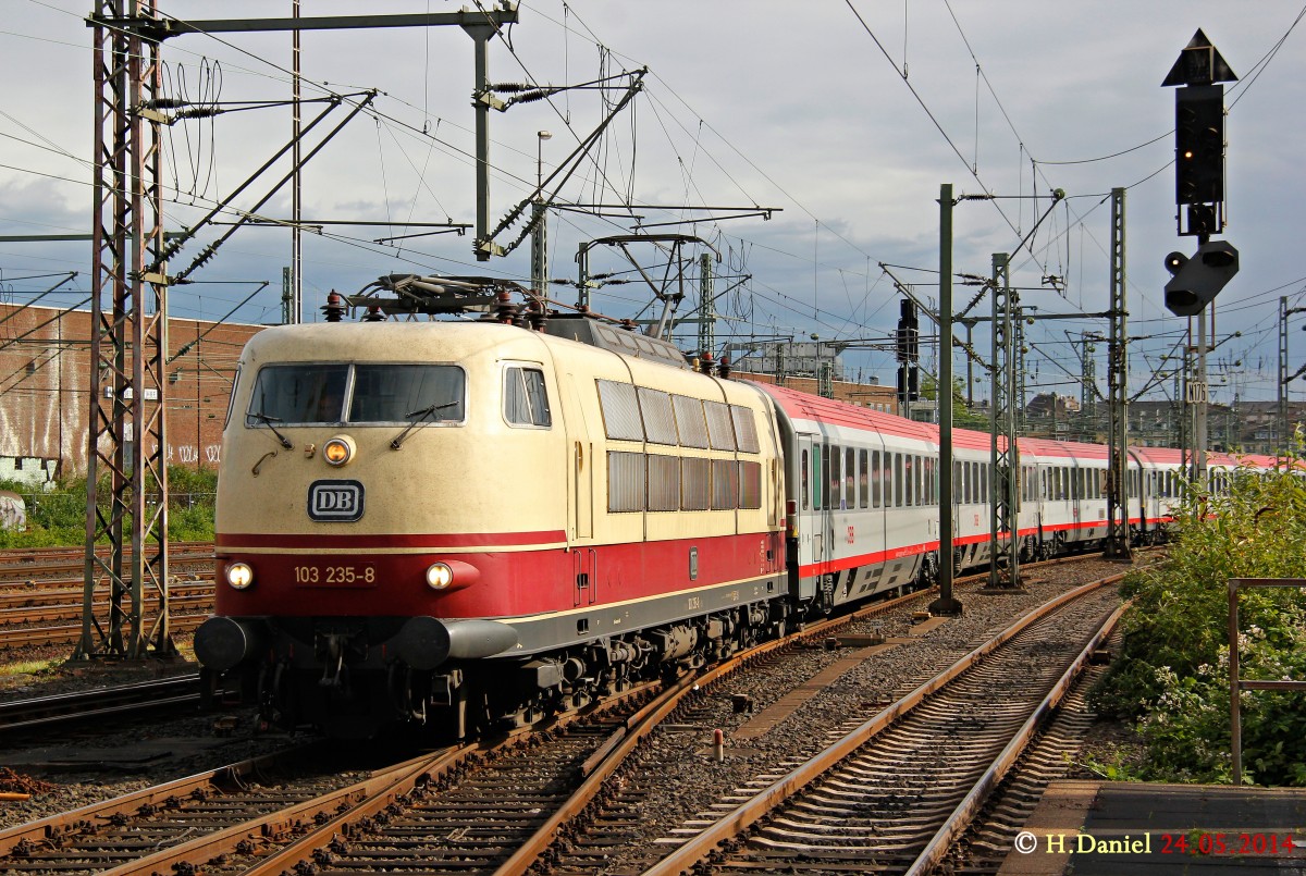 103 235-8 mit dem IC119 am 24.05.2014 in Düsseldorf Hbf.
