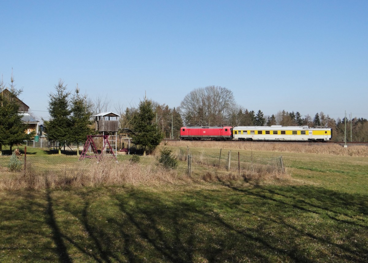 114 501 ist am 25.02.14 mit dem Messzug in Oberjößnitz zusehen. 