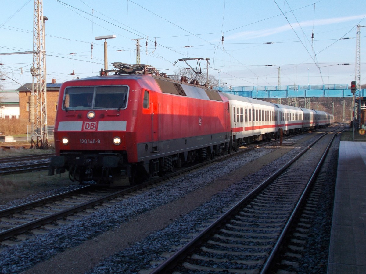 120 140 fuhr mit dem IC 2213 Binz-Stuttgart,am 18.Januar 2015,in Bergen/Rügen ein.