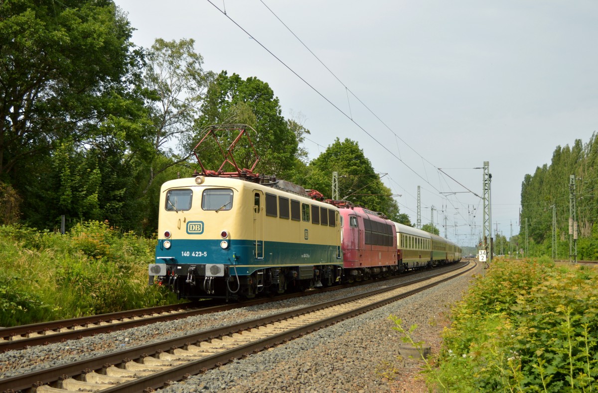 140 423-5 als Vorspannlok vor 103 101-2 bei der Ausfahrt aus Darmstadt Kranichstein Ri. Koblenz am 08.05.2015 (2)