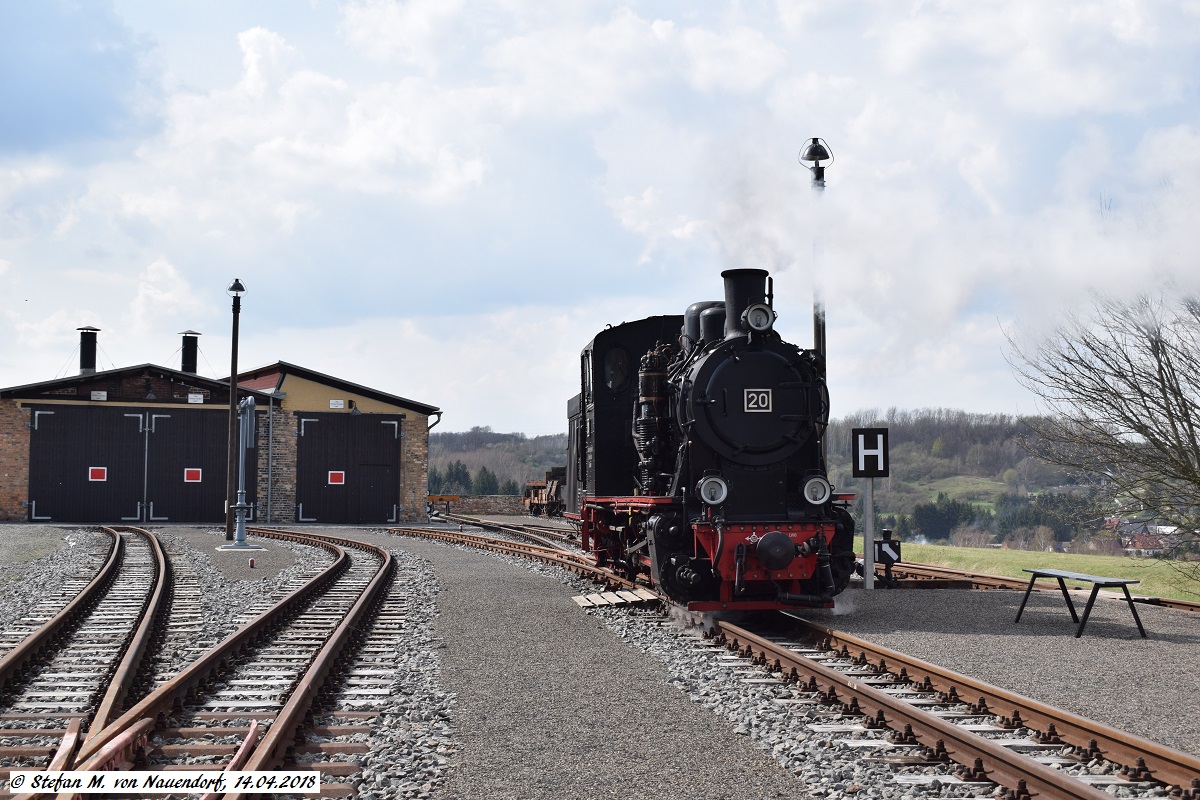 14.04.2018: Der Regelzug der MBB ist an der Endstation Hettstedt Kupferkammerhütte angekommen. Nun wird die Lok den Zug umfahren und zurück nach Benndorf bringen.