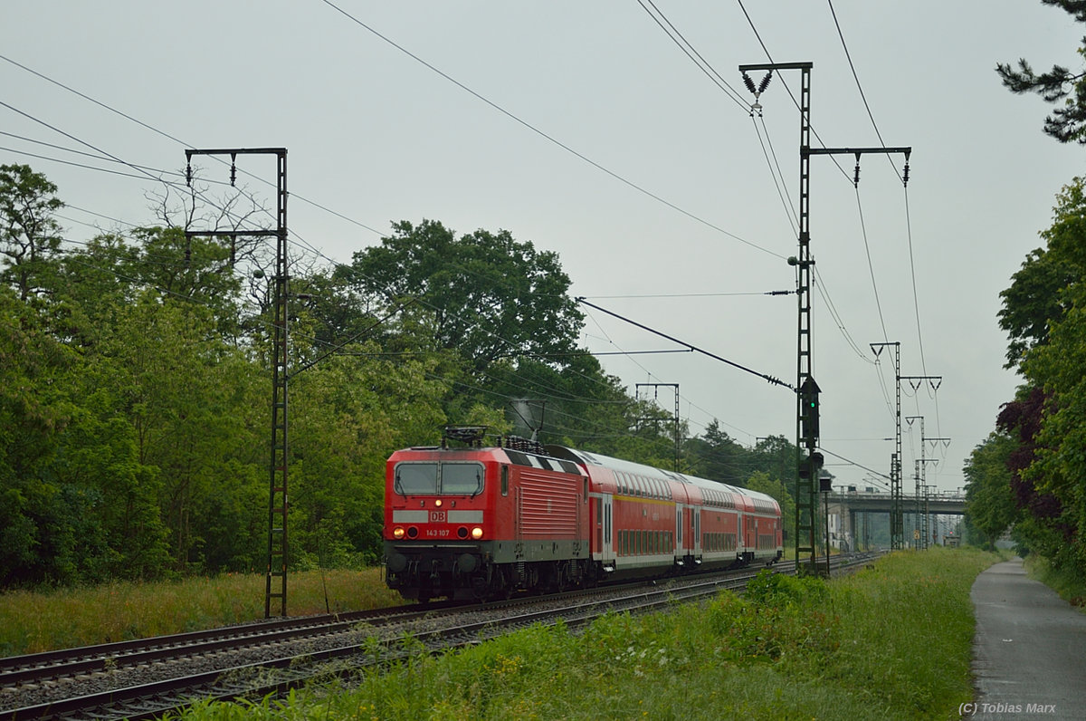 143 107 mit der RB 75 vor Weiterstadt am 01.06.2016