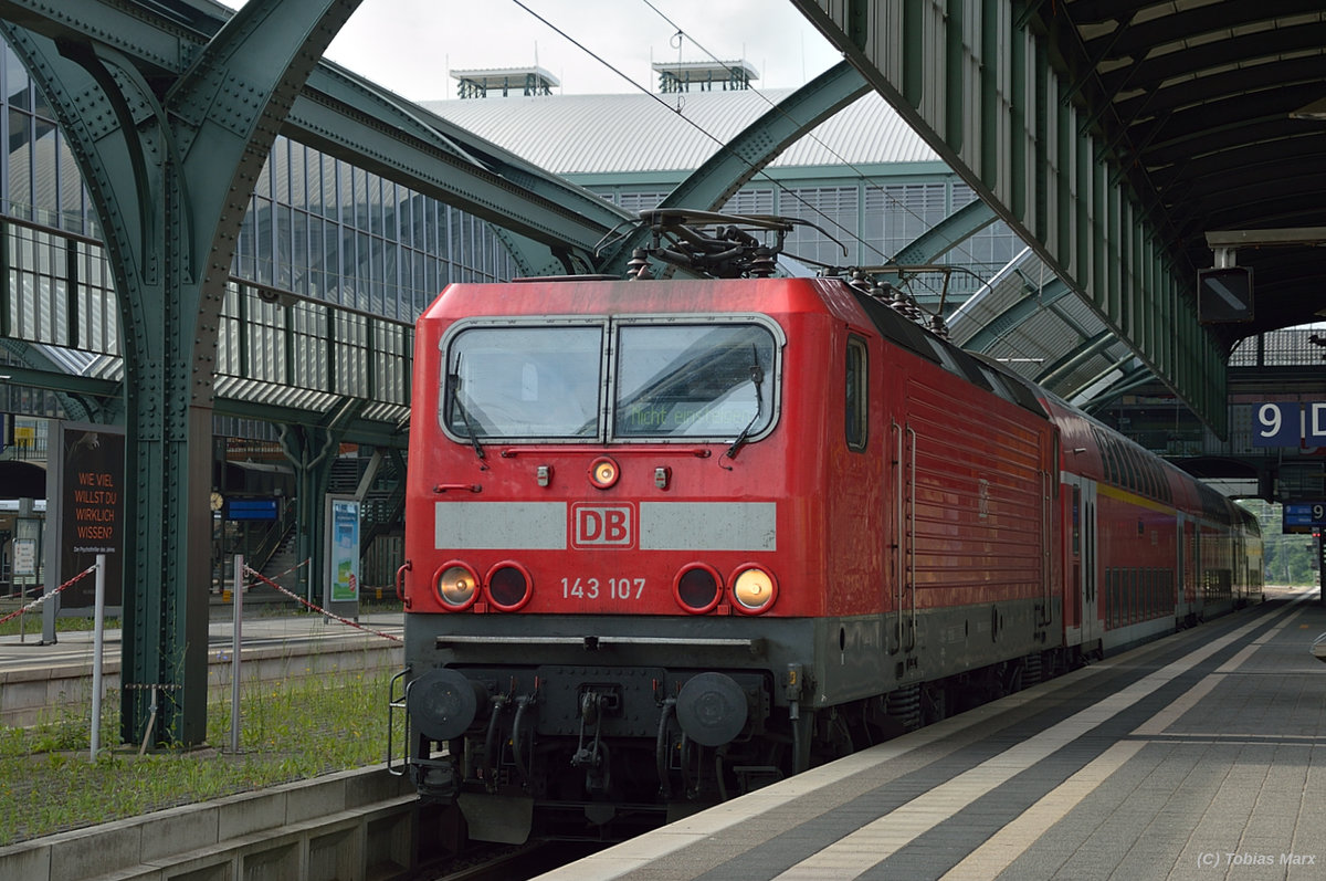 143 107 mit der RB 75 nach Wiesbaden in Darmstadt Hbf am 05.06.2016