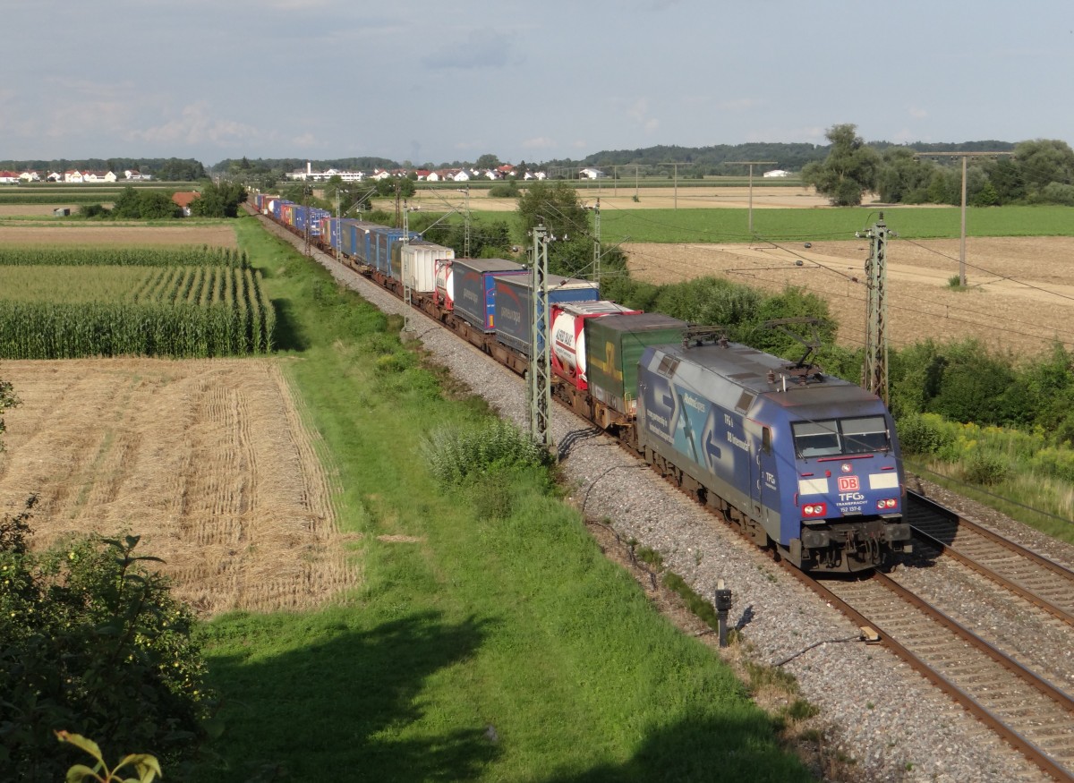 152 137-6 mit einem Güterzug am 04.08.14 in Neu-Ulm. 