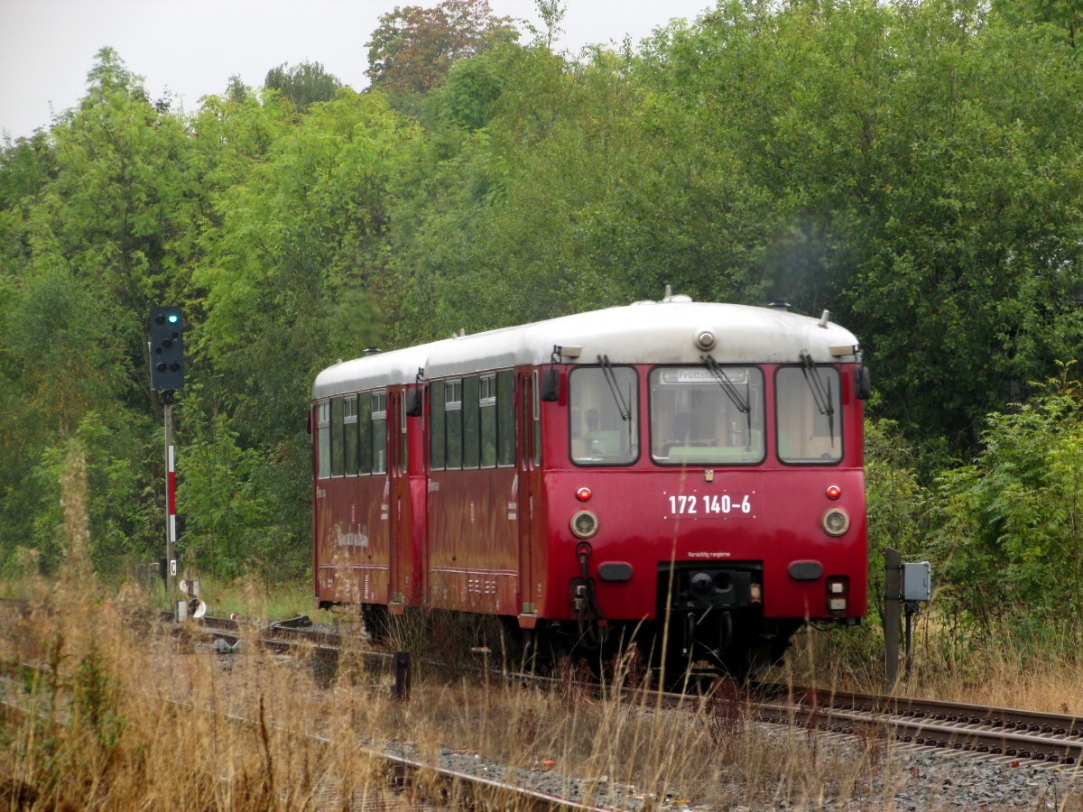 172 141-4 und 172 140-6 bei der Ausfahrt aus Waltershausen am 21.09.2014
