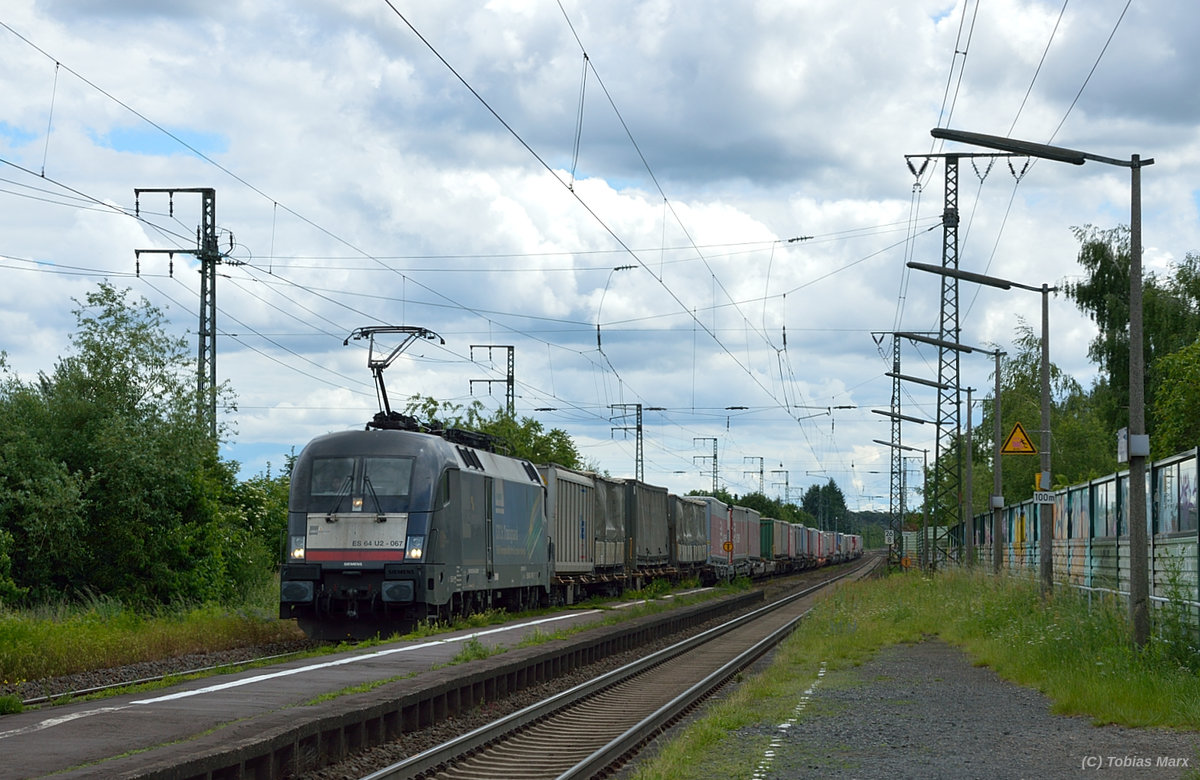 182 067 bei der Durchfahrt durch Weiterstadt am 31.05.2016 