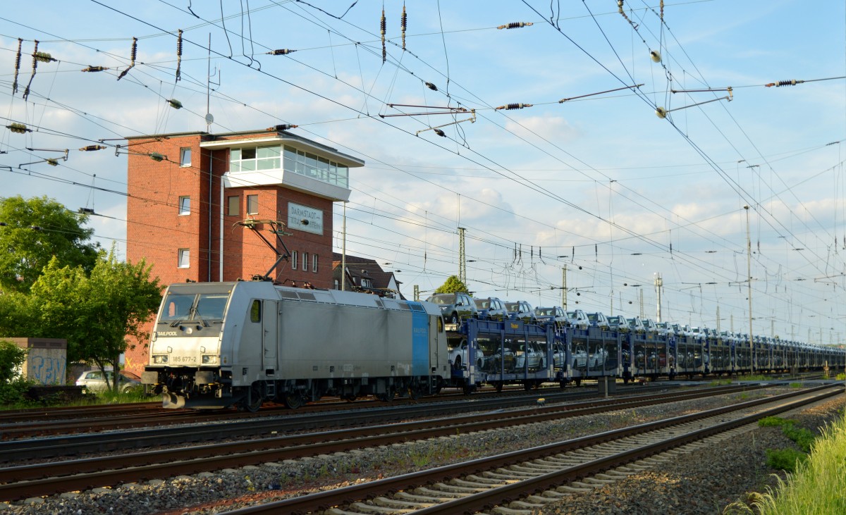 185 677-2 bei der Durchfahrt durch Darmstadt Kranichstein am 17.05.2015