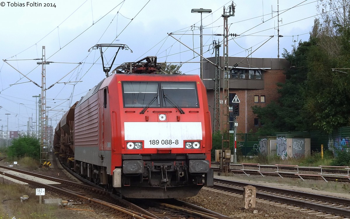 189-088 durchfährt mit einem Güterzug Braunschweig Hbf.
Aufgenommen im September 2014.