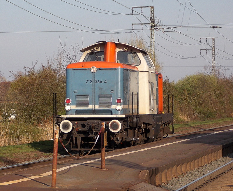 212 264-4 der Nordbayrischen Eisenbahn Gesellschaft bei der Durchfahrt in Weiterstadt am 29.Mrz.2014