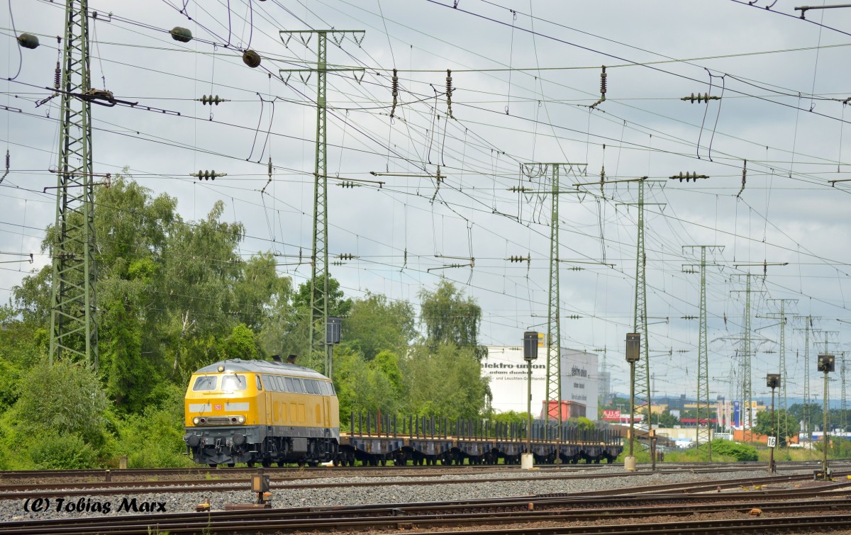 218 449 bei der Durchfahrt durch Koblenz-Lützel Mitte am 13.06.2015