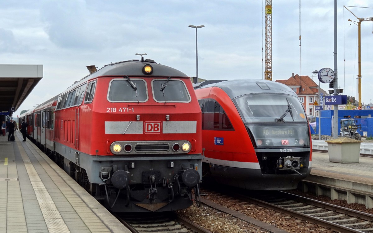 218-471 und 642-216 begegnen sich in Buchloe.
Aufgenommen im September 2014.