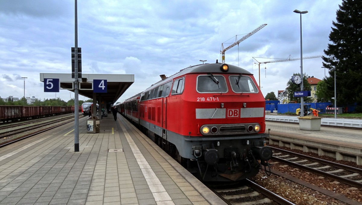 218-471 wartet mit einem RE nach Fssen in Buchloe auf Ausfahrt.
Aufgenommen im September 2014.