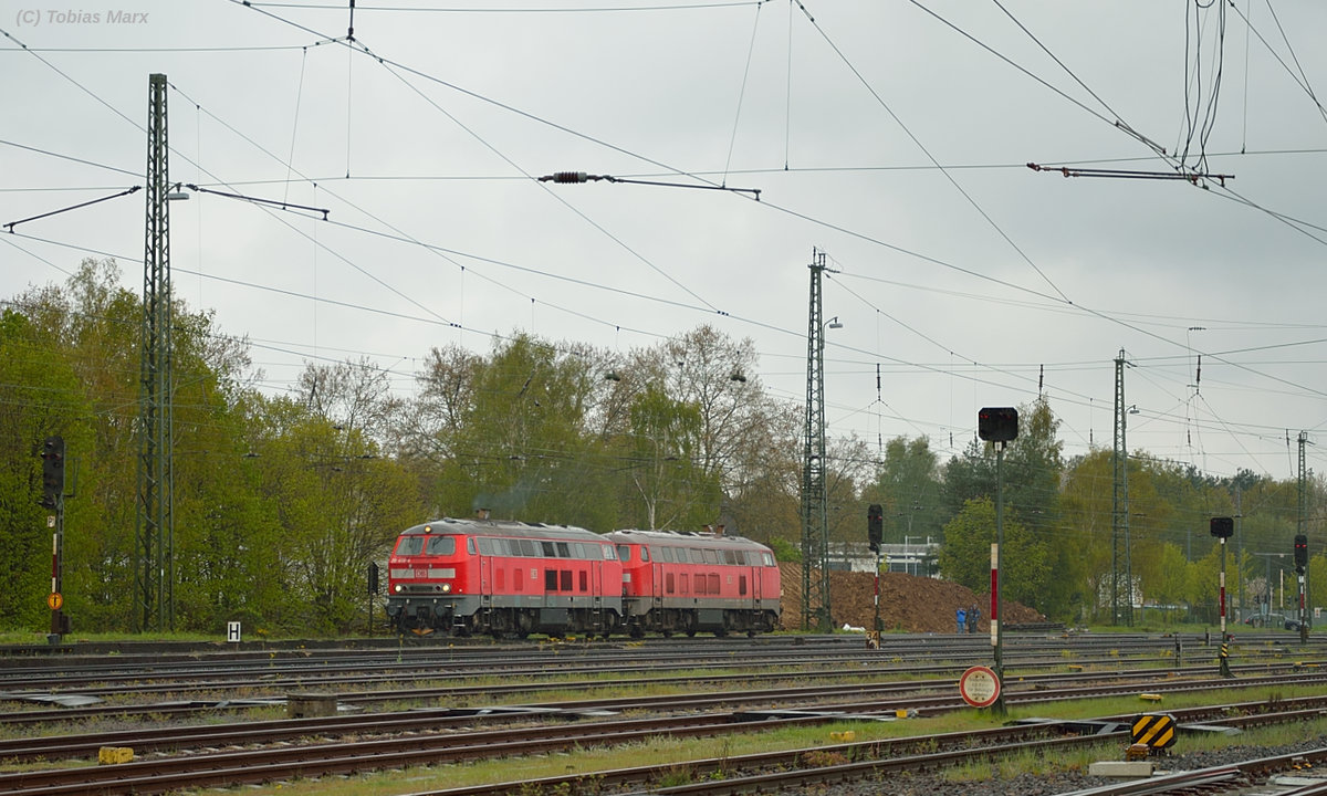 218er Doppel bei der Durchfahrt durch Darmstadt-Kranichstein am 23.04.2016
