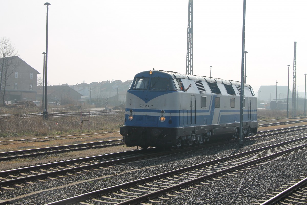 228 758-9 der Rennsteigbahn in Arnstadt am 29.Mrz.2014