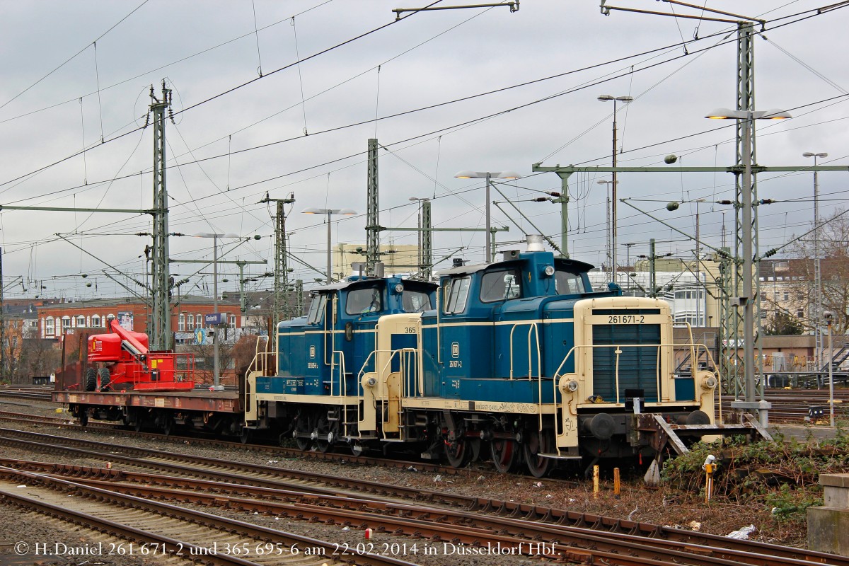 261 671-2 und 365 965-5 standen am 22.02.2014 in Dsseldorf Hbf.