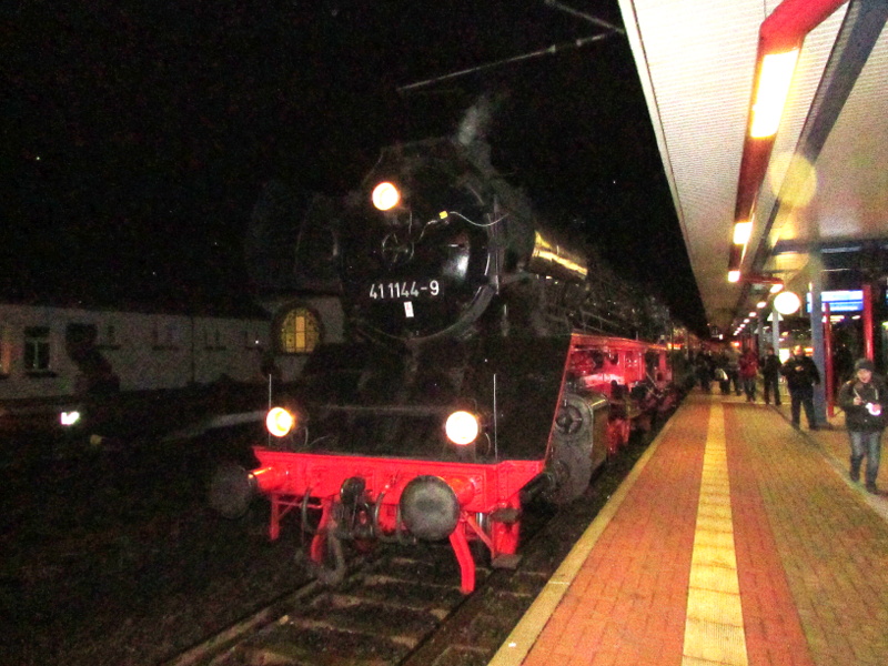 41 1144-9 am Bahnsteig in Eisenach am 08.Feb.2014