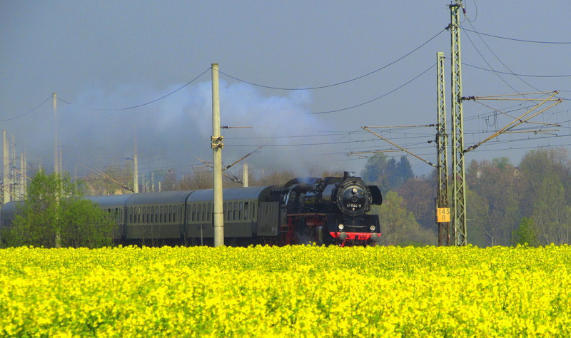 41 1144-9 mit dem MDR Ostersonderzug von Eisenach nach Bad Sulza hinter Frttstdt.
Aufgenommen am 20.April.2014