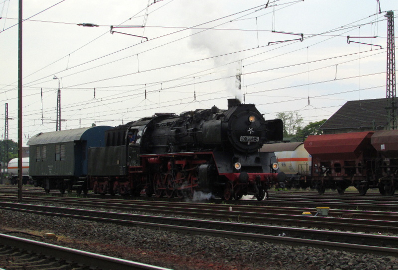 50 355-2 war Gastlok bei den Bahnwelttagen 2014.
Hier verlsst sie den Bahnhof Darmstadt Kranichstein in Richttung Heimat Hanau.