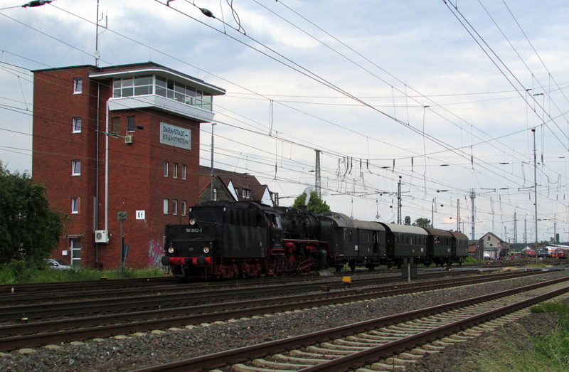 50 3552-2(Museumseisenbahn Hanau)bei der Ausfahrt aus Darmstadt Kranichstein nach Darmstadt Hbf.Sie war die einzige Gastdampflok bei den Bahnwelttagen 2014 in Darmstadt Kranichstein.Aufgenommen am 01.Juni.2014