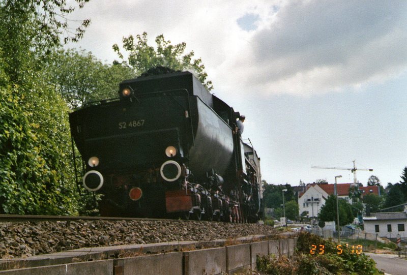 52 4867 der Historischen Eisenbahn Frankfurt bei der Einfahrt in den Bahnhof Knigstein zum Bahnhofsfest am 23.Mai.2010
