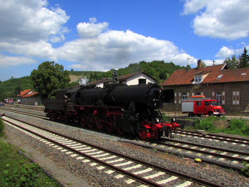 52 4867(Historische Eisenbahn Frankfurt) beim Umsetzen in Alsenz.Sie fuhr am Tag.4 des Dampfspektakels zwischen Hochspeyer und Alsenz.Aufgenommen am Sa,31.Mai.2014