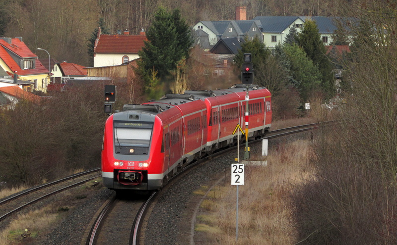 612 117 bei der Ausfahrt aus Grfenroda am 11.Jan.2014