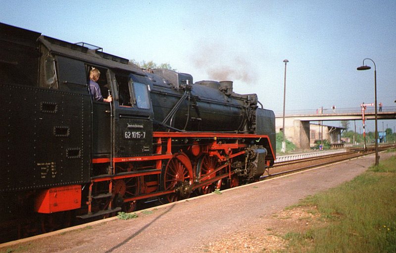 62 1015-7 Lz in Frttstdt am Bahnsteig 2 im Jahr 1993