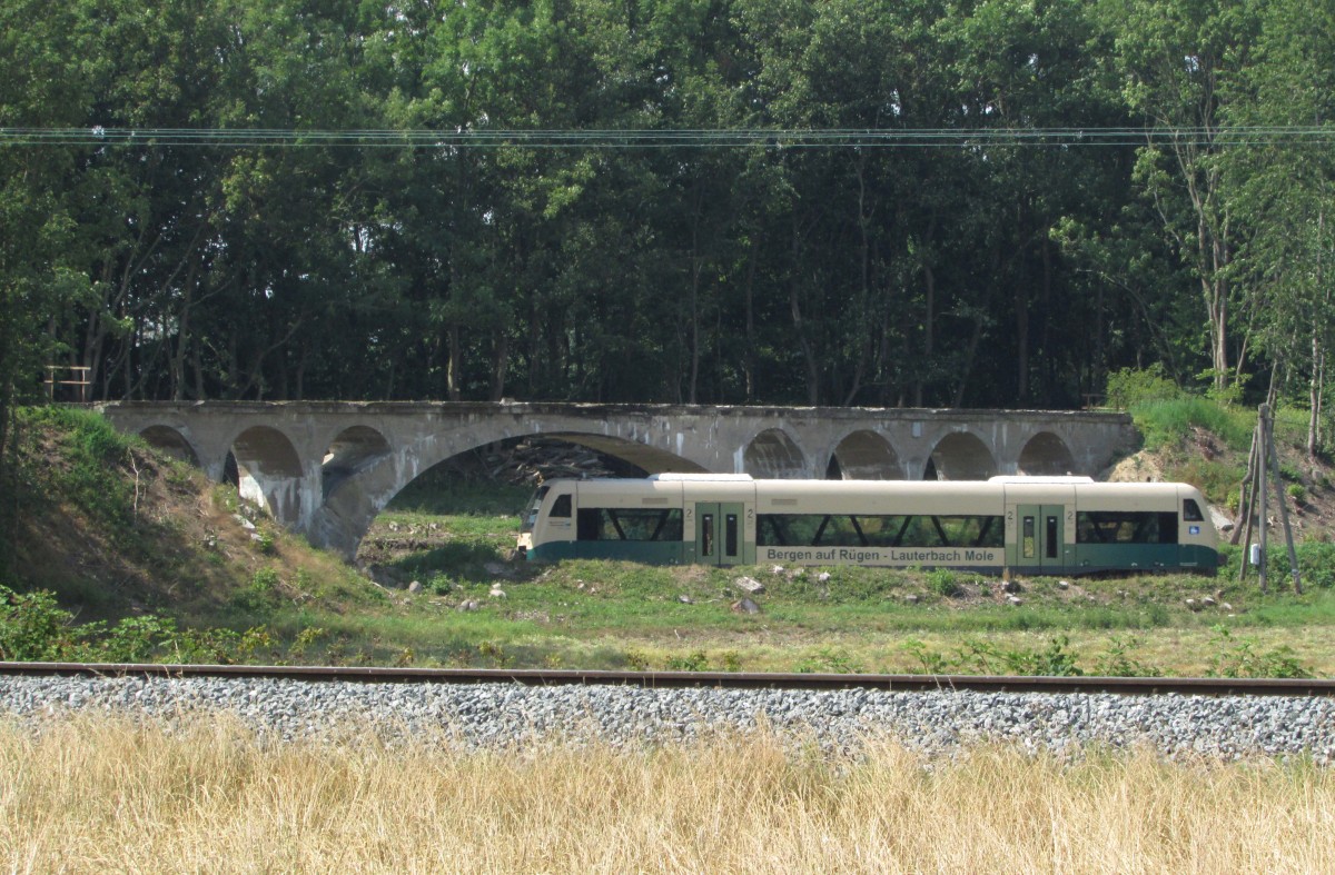 650 032-4 am Putbusser Viadukt am 27.07.2014
