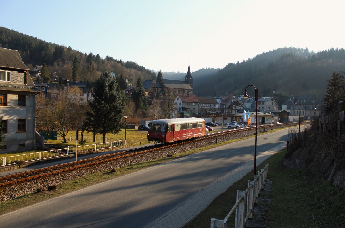 772 140 war am 20.03.15 wieder im Plandienst zwischen Rottenbach und Katzhtte eingesetzt. Hier zu sehen in Mellenbach-Glasbach. Bild des Monats Mrz.2015
