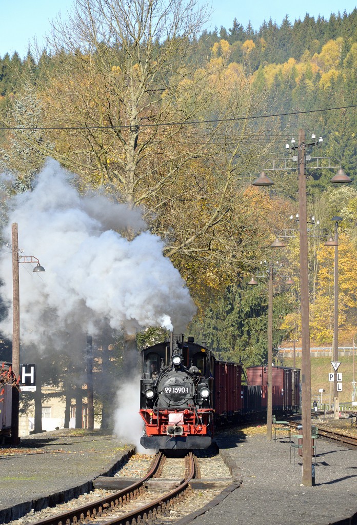 99 1590-1 bei einer Scheindurchfahrt durch den Bahnhof Schmalzgrube am 24.10.2015