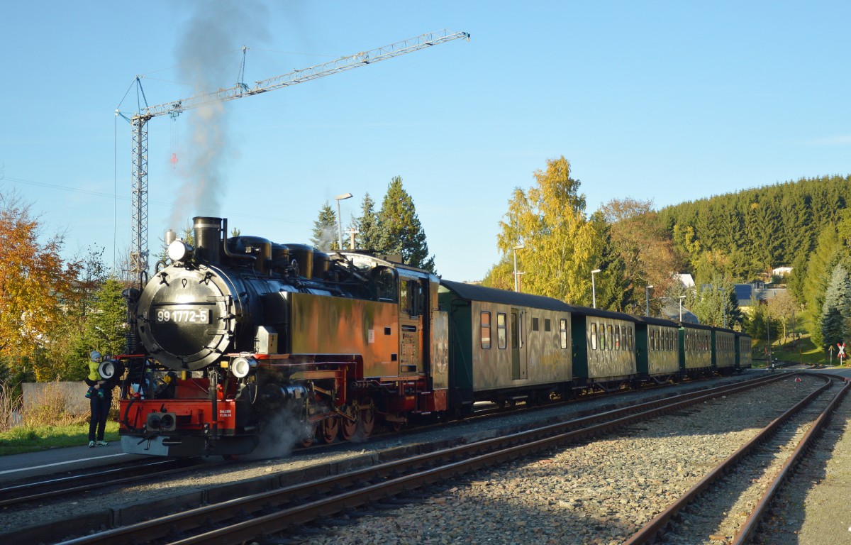 99 1772-5 mit P 1009 beim Halt in Neudorf am 24.10.2015
