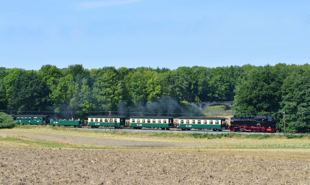 99 1782-4 verlässt den Bahnhof Putbus mit P 105 am 02.08.2015 Ri.Binz