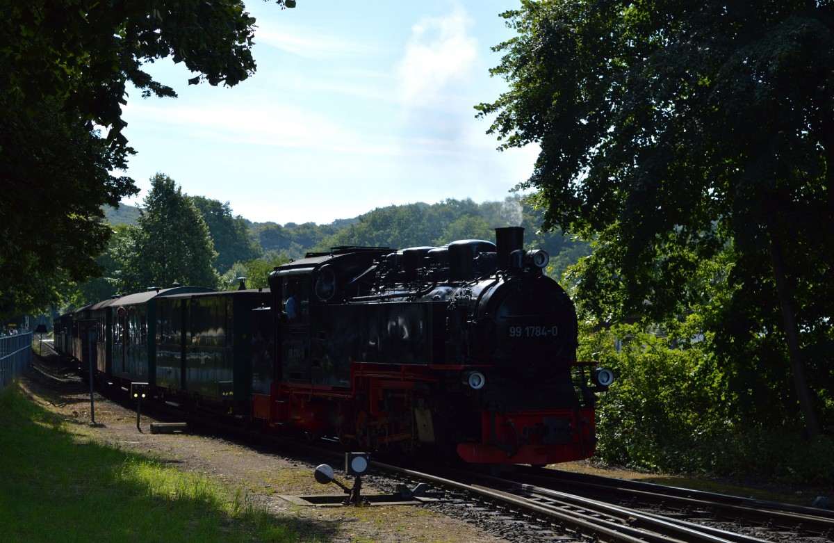 99 1784-0 rollt mit P 102 am 03.08.2015 in Binz ein.