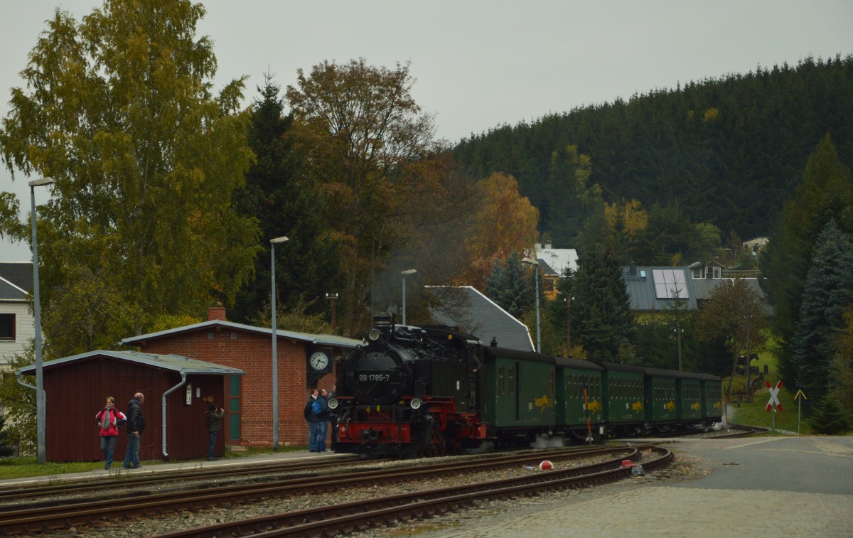 99 1785-7 bei der Einfahrt mit P 1007 bei der Einfahrt in Neudorf am 22.10.2015