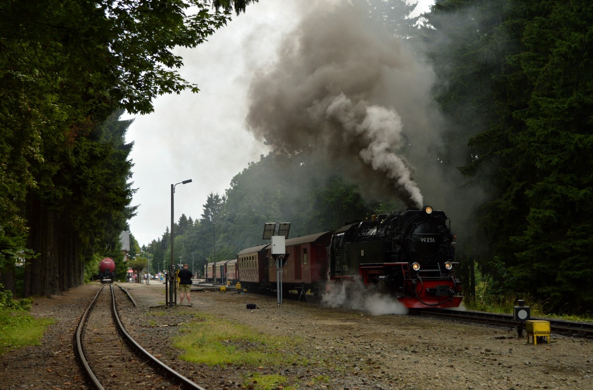 99 236 bei der Ausfahrt mit N 8941 aus Drei-Annen-Hohne am 12.08.2015