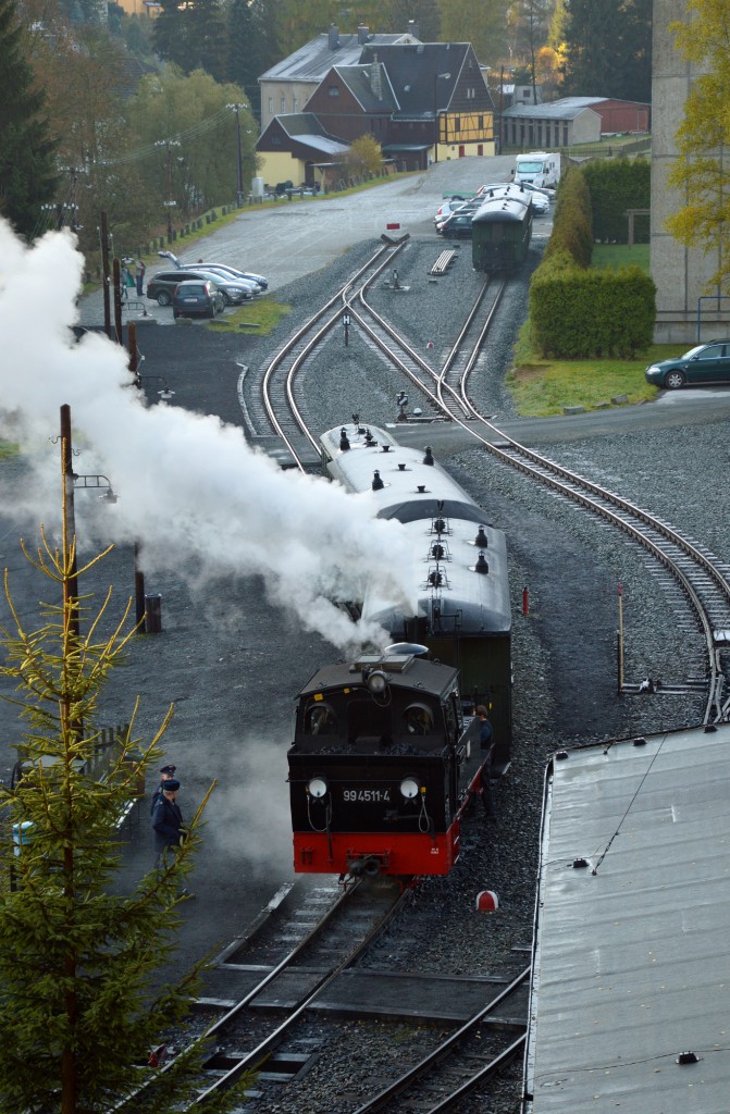 99 4511-4 am Bahnsteig in Jöhstadt am morgen des 24.10.2015