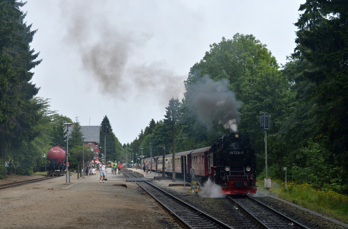 99 7234-0 bei der Ausfahrt mit N 8927 aus Drei-Annen-Hohne am 12.082.2015