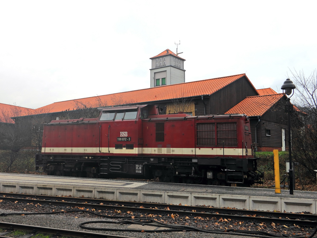 Am 01. Dezember 2016 steht 199 872-3 der HSB im Bahnhof Wernigerode.