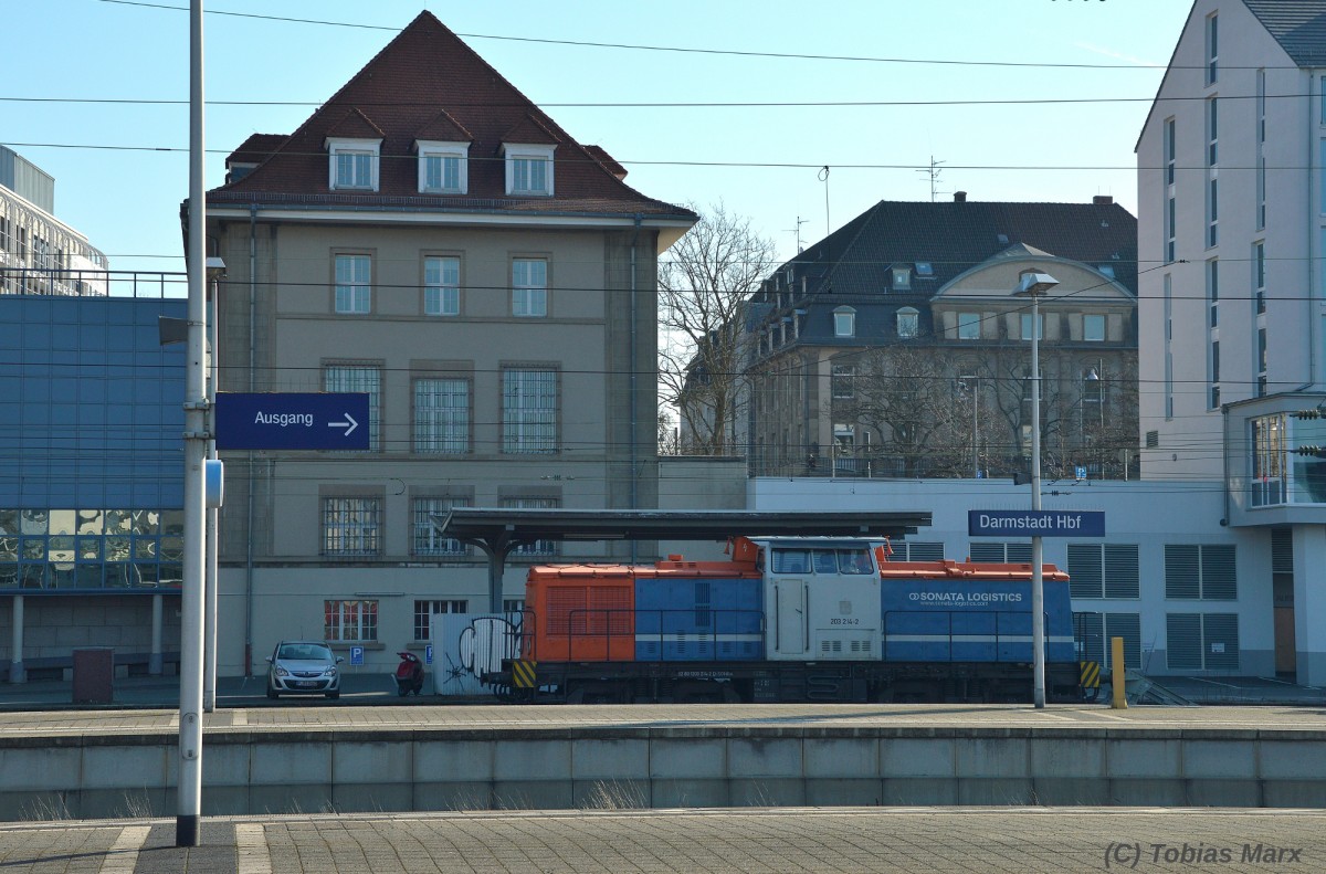 Am 27.02.2016 stand 203 214-2 von Sonata Logistics abgestellt auf dem Darmstädter Hbf.