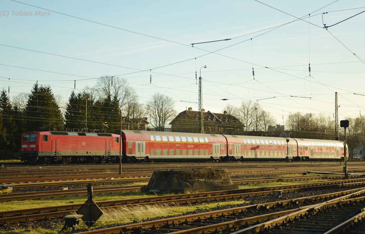 Am späten Nachmittag des 06.02 2016 stand 143 181 mit der RB75 in Darmstadt-Kranichstein.